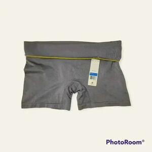 DKNY woman's workout high waist shorts. XL NWT